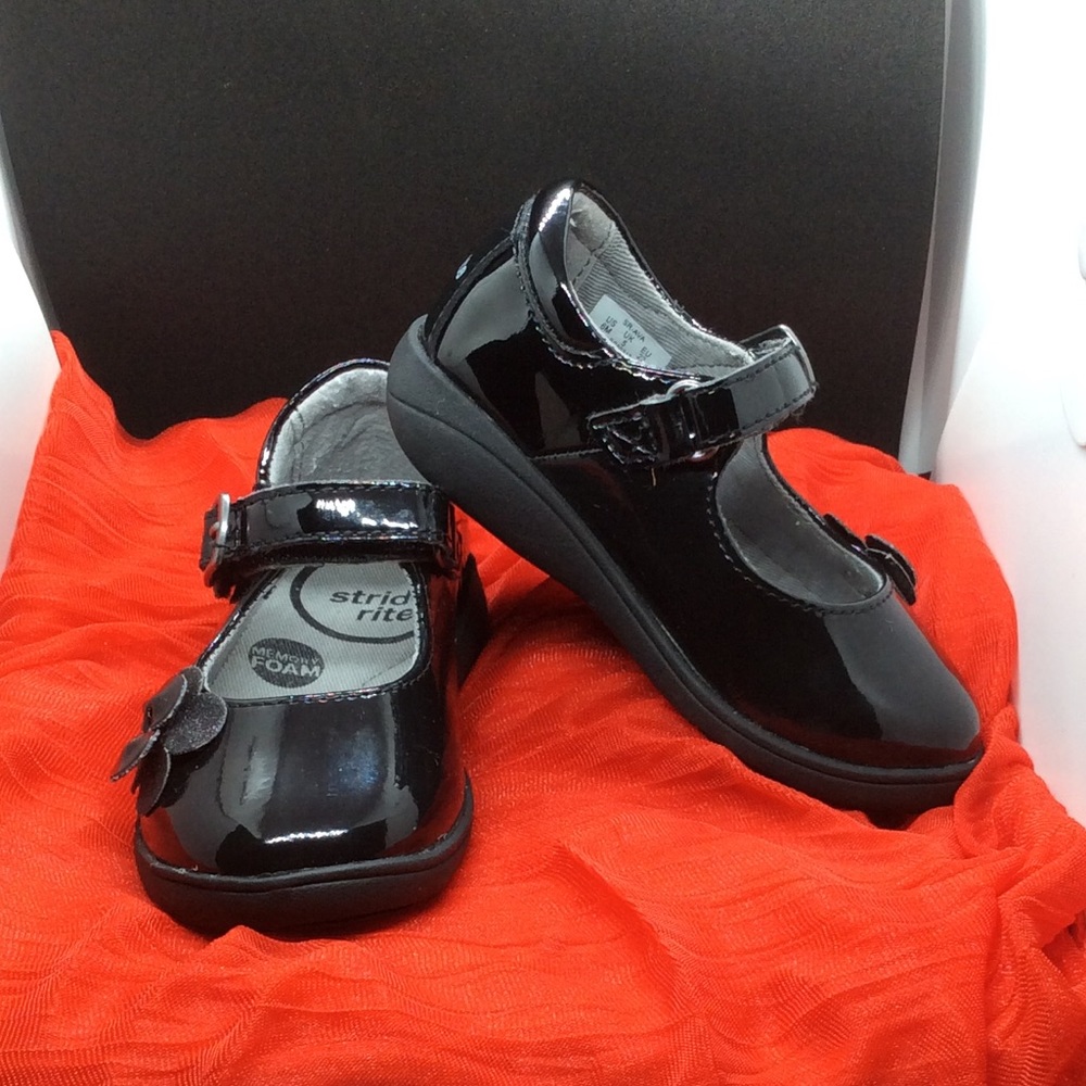 NWOT GIRLS PATENT LEATHER SHOES